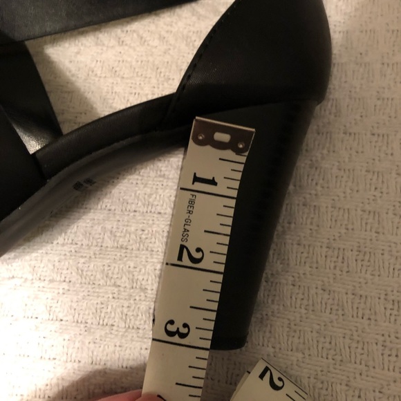 🧡NWT simply Vera wang strappy sandals - Picture 7 of 7